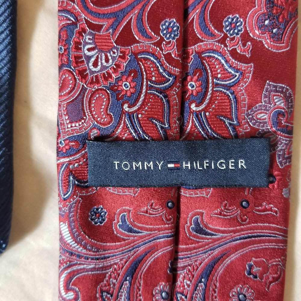 Tommy Hilfiger 100% Silk Tie Floral and Paisley - Picture 2 of 6